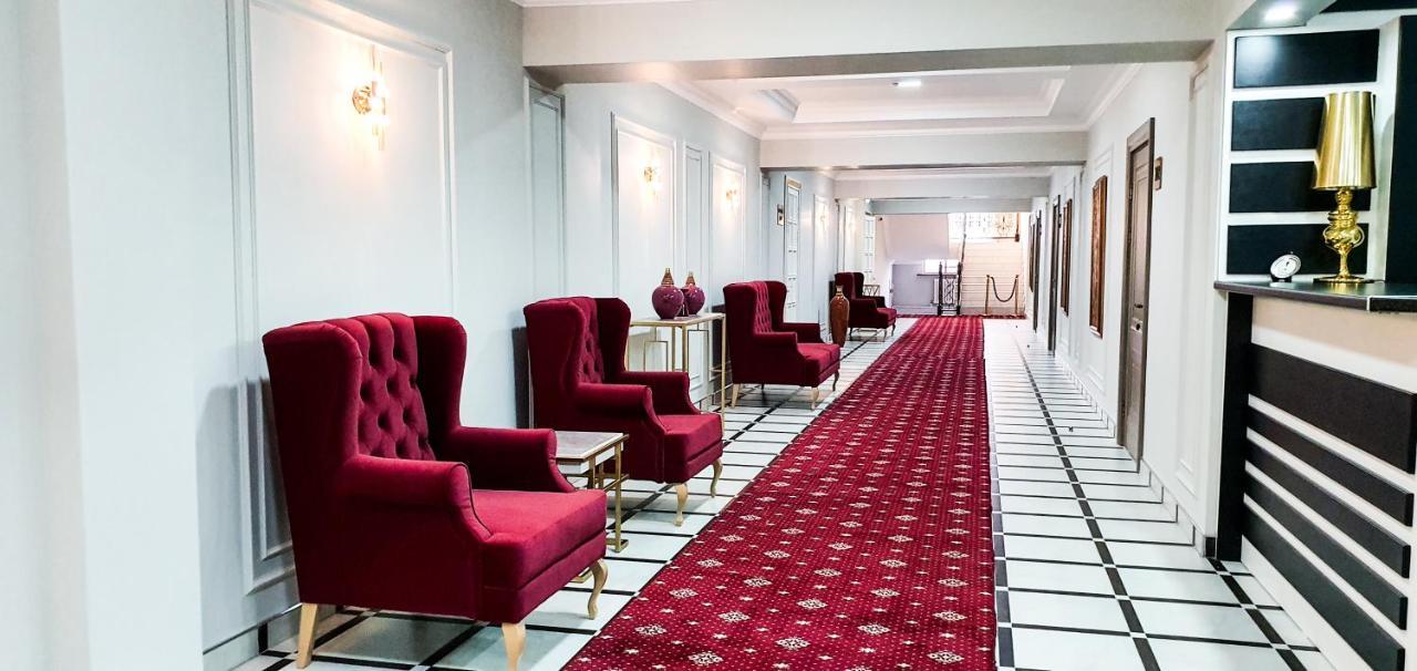 Grand Holiday Hall パヴロダル エクステリア 写真